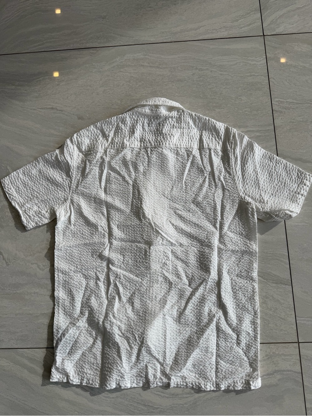 Club Monaco White Seersucker Short Sleeve Button-Down Shirt - Picture 6 of 7